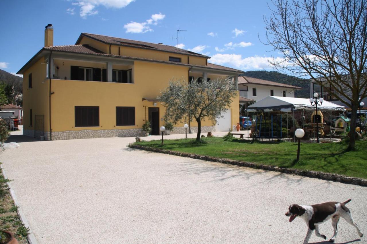 Mansarda Con Camino Apartment Montefranco Luaran gambar