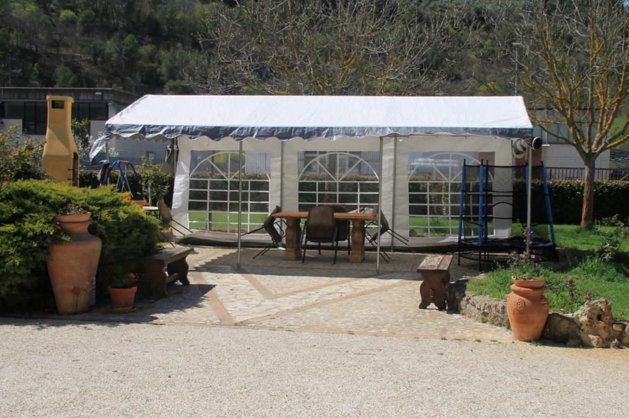 Mansarda Con Camino Apartment Montefranco Luaran gambar